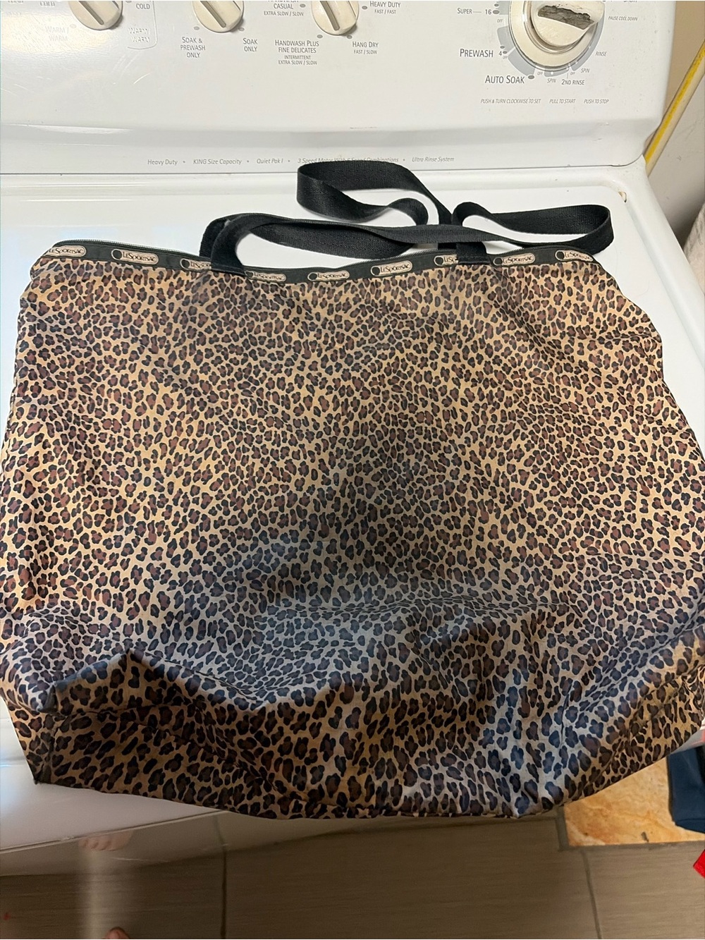 LeSportsac Le Sport Sac extra large travel bag tote cheetah print
